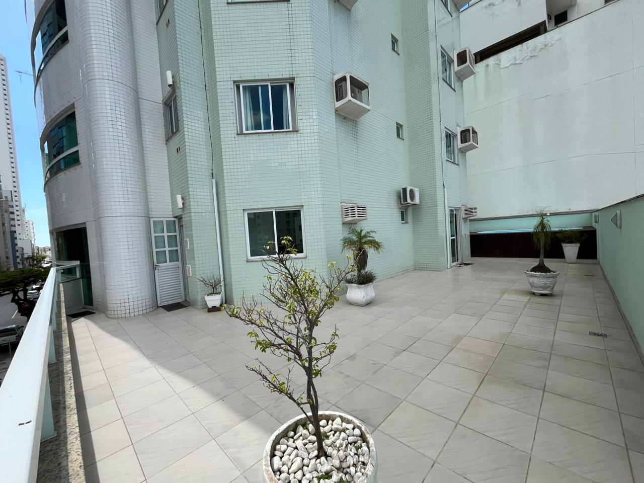 Apartamento mobiliado com terraço e piscina privativa no Edifício Calais, foto 3 de 21
