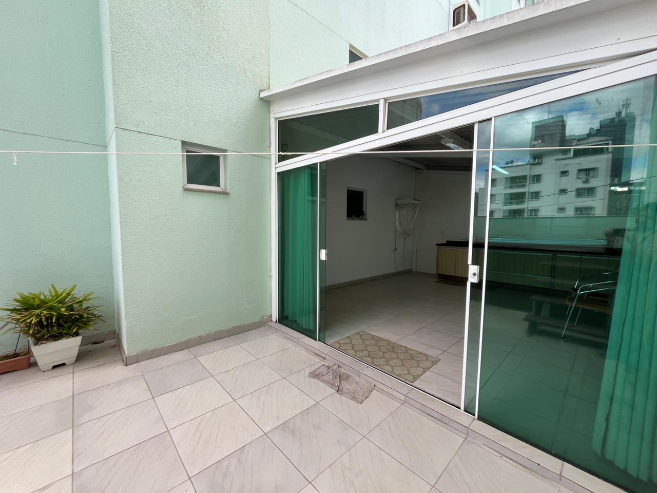 Apartamento mobiliado com terraço e piscina privativa no Edifício Calais, foto 5 de 21