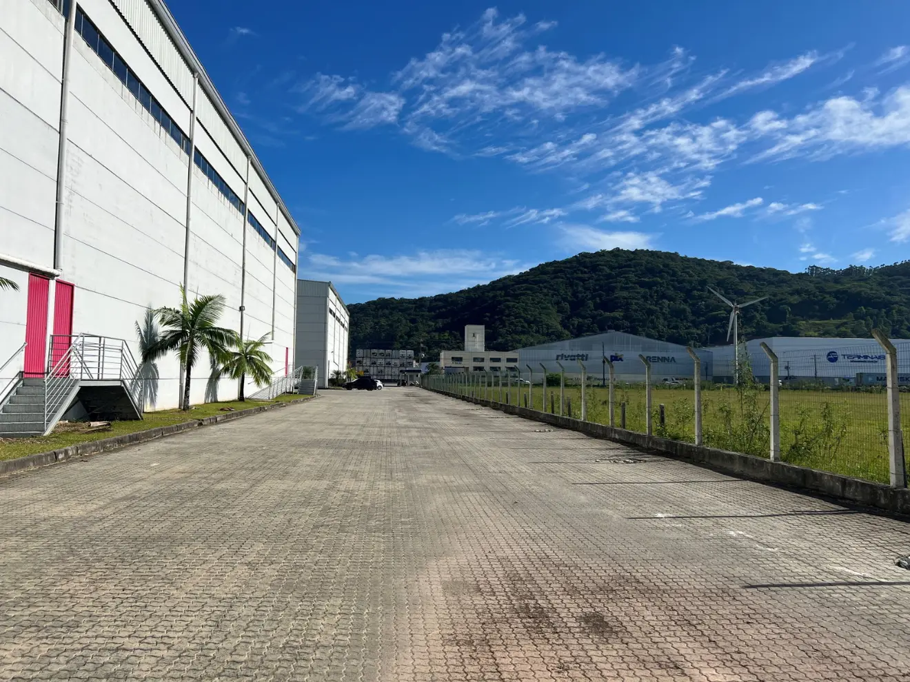 GALPÃO LOGÍSTICO COM 3.122 M² | NAVEGANTES/SC Estrutura pronta para grandes operações logísticas!, foto 2 de 6