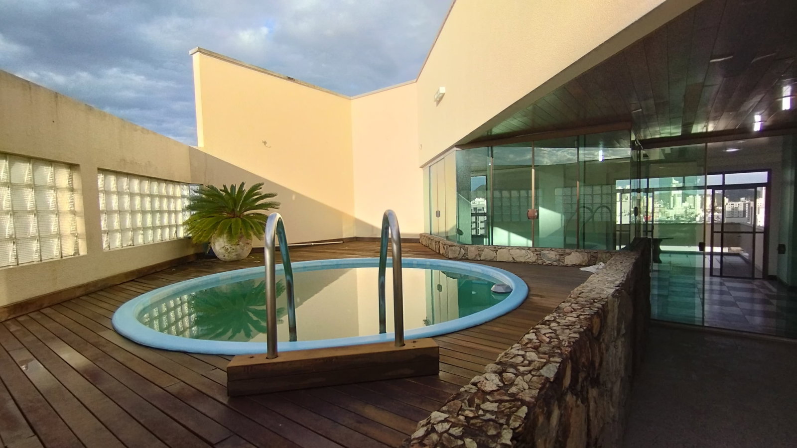 5 suítes | piscina | churrasqueira